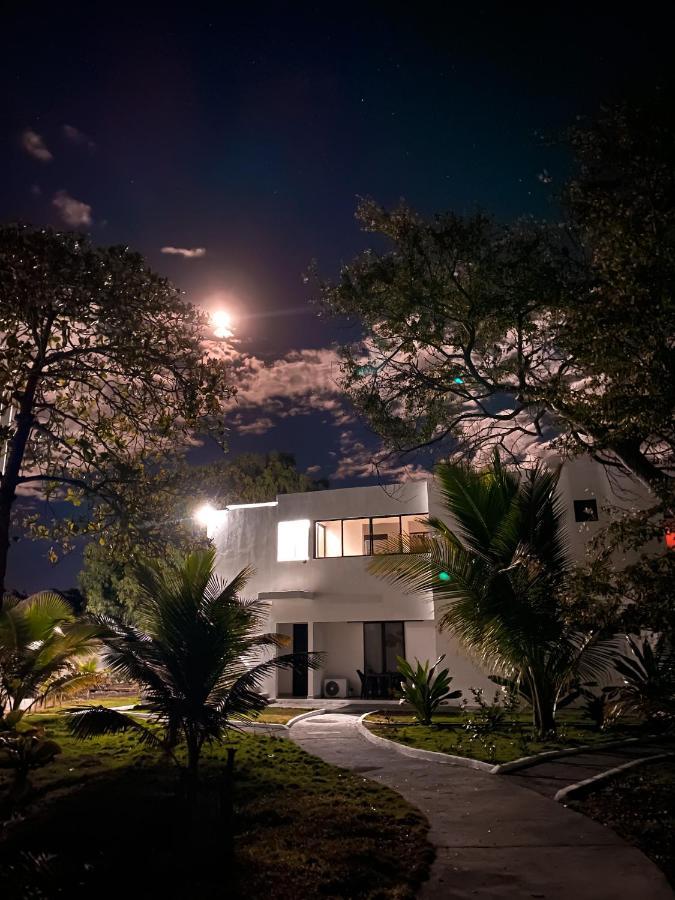 Hotel Maya Jade Хавай Екстериор снимка